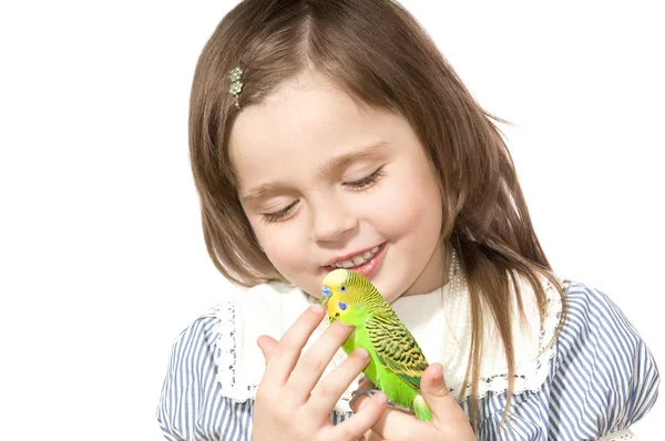 Kleines Mädchen mit Papagei — Stockfoto