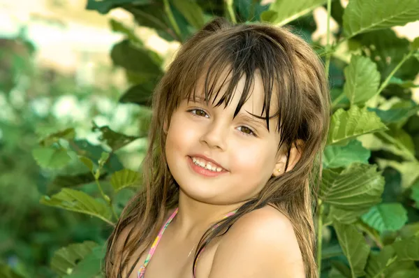 Маленькая красивая девочка — стоковое фото