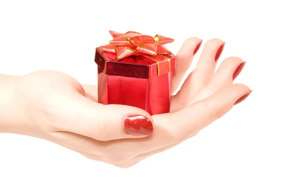 Pudełko z prezent w ręku — Zdjęcie stockowe