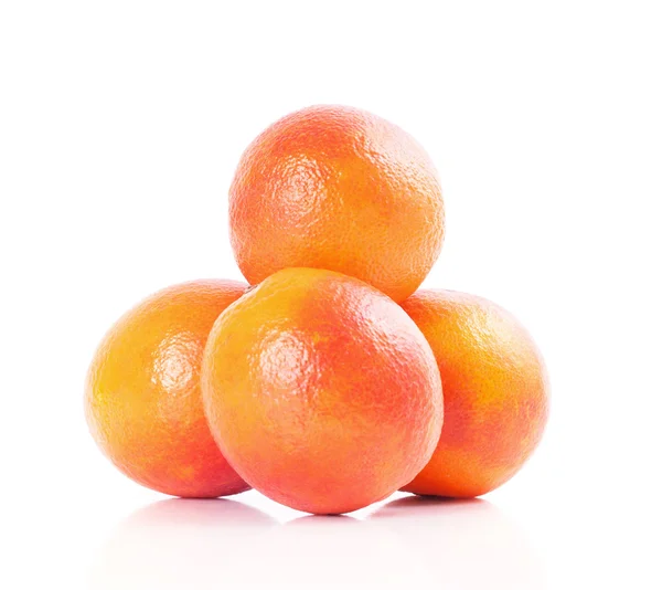 Κόκκινα πορτοκάλια αίματος απομονωμένα σε λευκό φόντο — Φωτογραφία Αρχείου