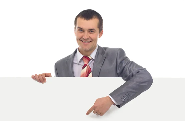 Spokojený úsměv mladých obchodní muž zobrazeno prázdné vývěsní štít — Stock fotografie