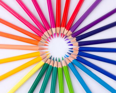 birçok farklı renkli kalemler