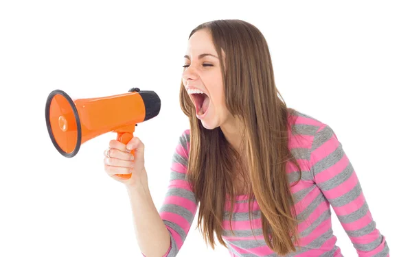 Portret van een mooie brunette vrouw schreeuwen via megafoon — Stockfoto