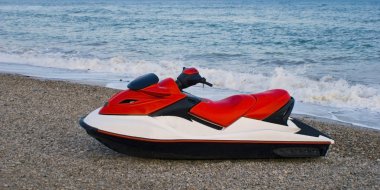 plaj deniz kırmızı jet ski