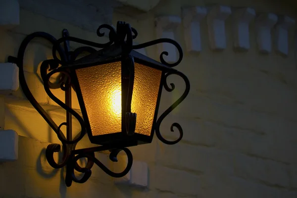 照明灯具的旧城 — 图库照片