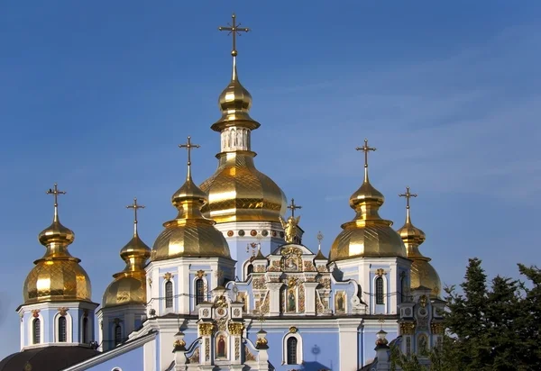 Михайловский собор залотовехой старинной архитектуры Киев Украина — стоковое фото