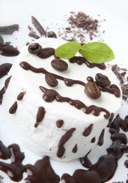 Vanilleeis mit Schokolade — Stockfoto
