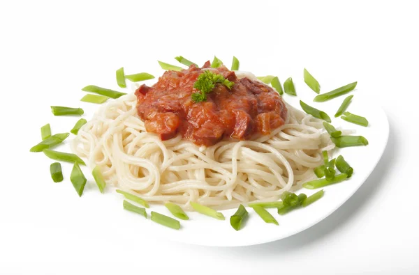 Spaghetti con salsa di pomodoro e salsiccia — Foto Stock