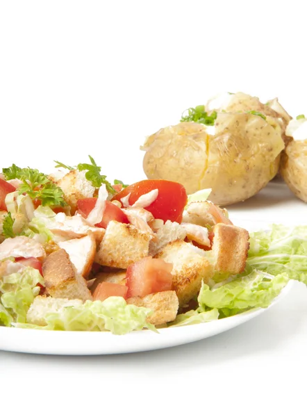 Salada e batata assada — Fotografia de Stock