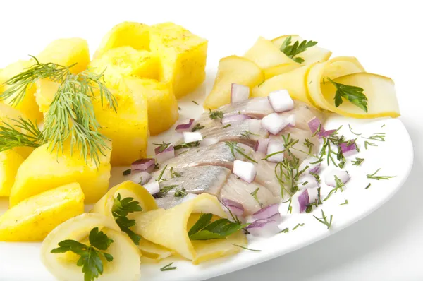 Patates ve rezene ile ringa balığı bölümünü — Stok fotoğraf