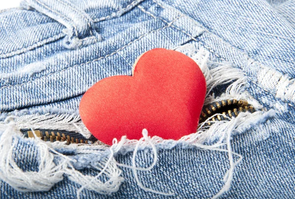 Hjärtat i jeans — Stockfoto