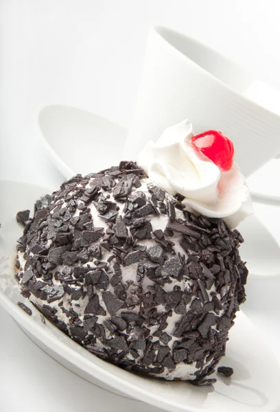 Filiżankę kawy i czekolady deser z wiśni — Zdjęcie stockowe