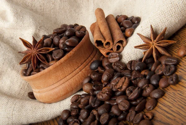 Kaffeekörner, Anis, Zimt — Stockfoto
