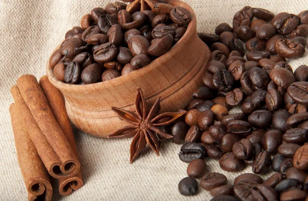 Kahve taneleri, anason, tarçın — Stok fotoğraf