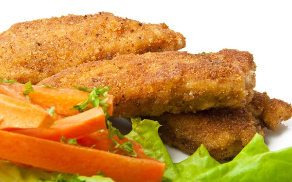 Kyckling stekt i ströbröd med grönsaker — Stockfoto