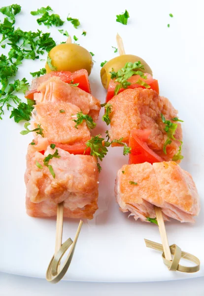 Close up de salmão grelhado com legumes — Fotografia de Stock
