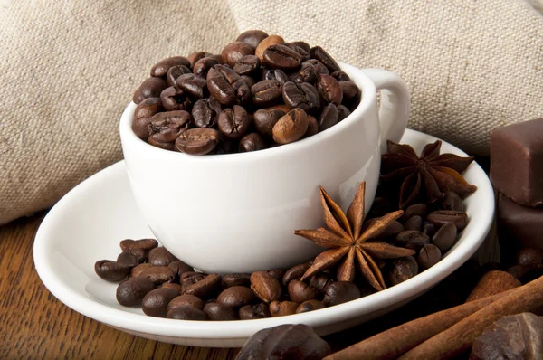 Kaffekorn og krydderier - Stock-foto