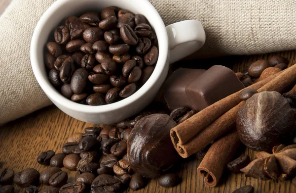 Korrels van koffie en specerijen — Stockfoto