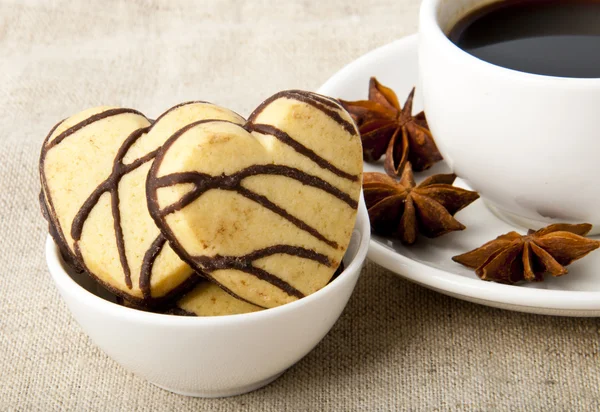 Φλιτζάνι καφέ και μπισκότα με σοκολάτα — Φωτογραφία Αρχείου
