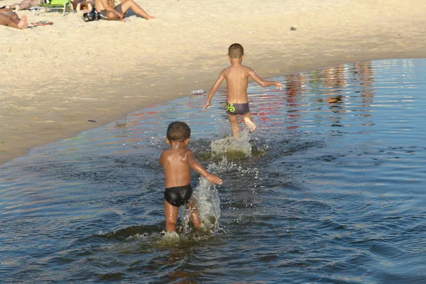 Chicos brasileños en Copacabana — Foto de Stock