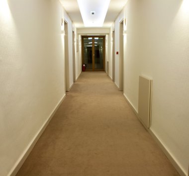 modern tasarımlı bir koridor