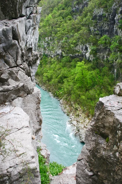 Paisagem de montanha com rio em Montenegro — Fotografia de Stock