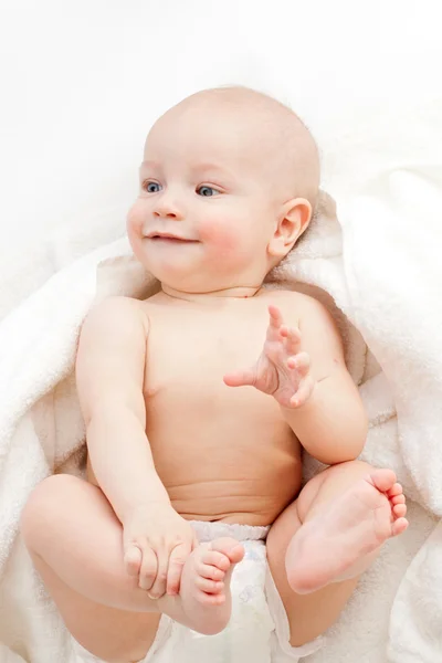 Baby in handdoeken — Stockfoto