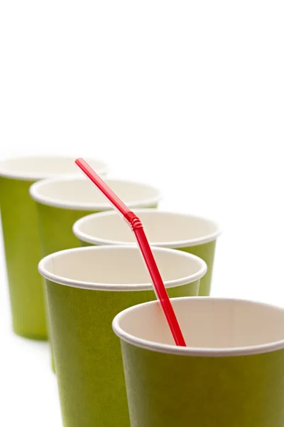 Бумажные стаканчики с соломинками — стоковое фото
