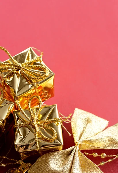 Cajas de regalo con decoración de Navidad — Foto de Stock