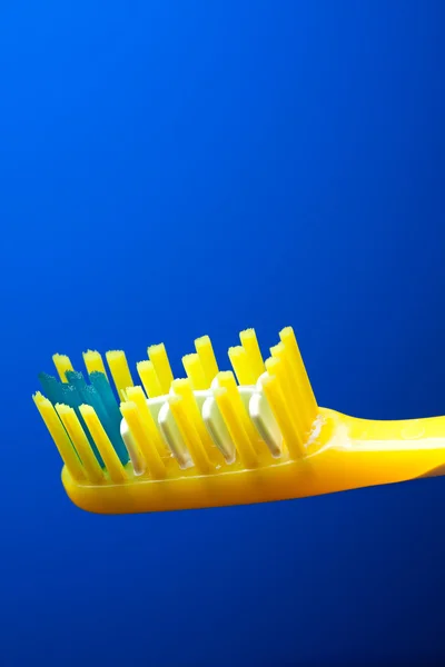 Cepillo de dientes amarillo — Foto de Stock