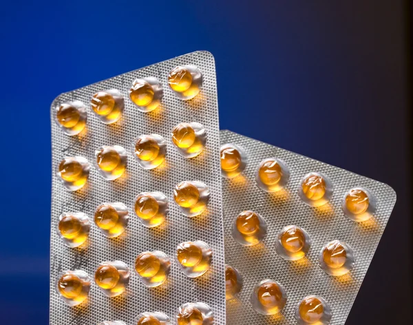 Pílulas de óleo em um pacote — Fotografia de Stock