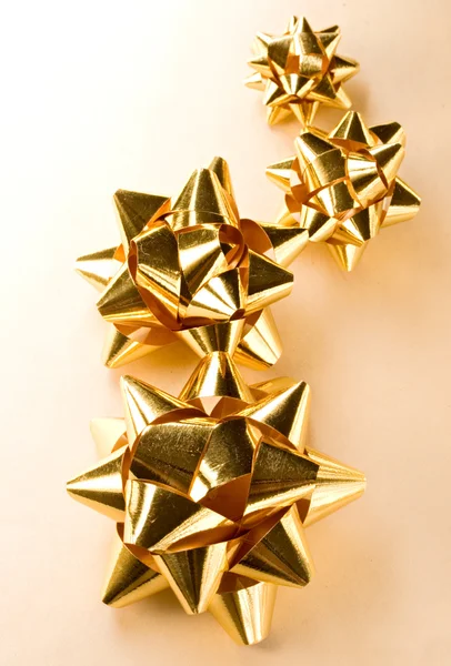 Egy karakterlánc-arany karácsony íjak — Stock Fotó