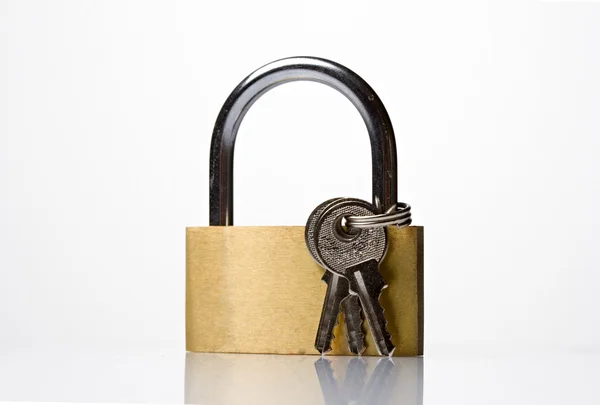 Fechadura chave com um monte de chaves pequenas — Fotografia de Stock