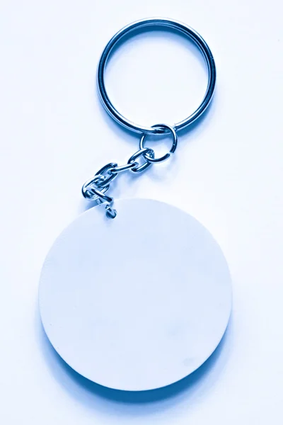 Anel chave em um fundo branco — Fotografia de Stock