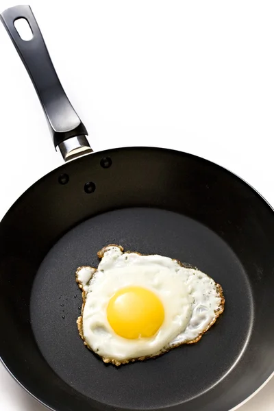 Bir kalbur içinde kızarmış yumurta — Stok fotoğraf