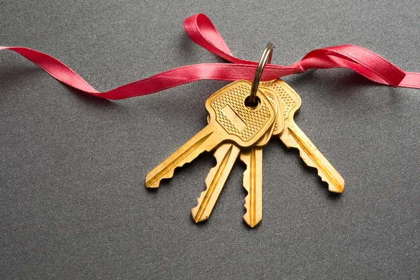 Keys with ribbon — Stock Photo, Image