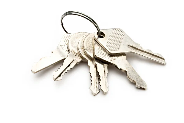Anahtarlar beyaz üzerine izole edilmiş — Stok fotoğraf