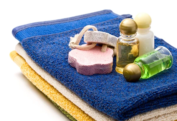 Towels, shampoo bottles — Stock Photo, Image