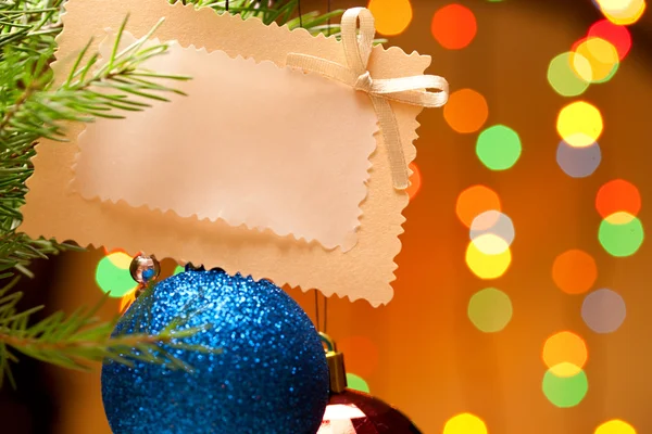 Kerstboom decoraties en kaart — Stockfoto