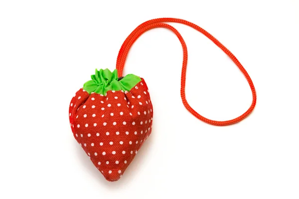 Erdbeer-Überraschung auf Weiß — Stockfoto