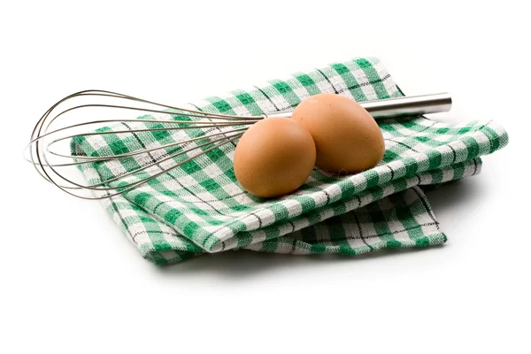 Млини eggbeater і яйця — стокове фото