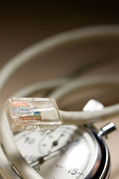Câble Ethernet et chronomètre — Photo