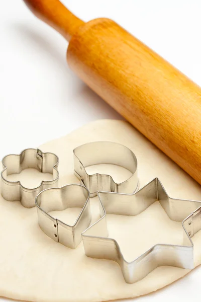 Rolling pin with dough and cookie forms — Stock Photo, Image