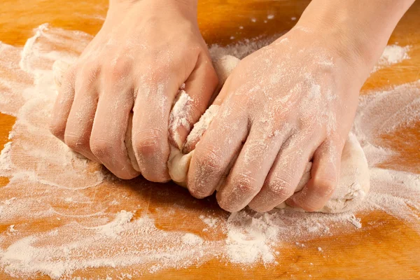 Rolling the dough with hands — Stock Photo, Image