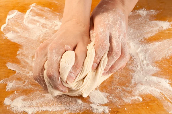Kneading the dough with hands — Stock Photo, Image