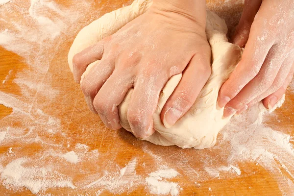 Kneading the dough with hands — Stock Photo, Image