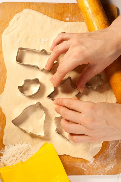Att göra kakor med former — Stockfoto