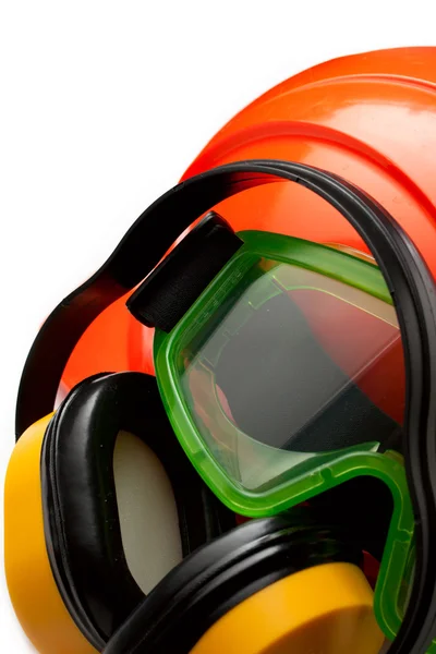 イヤホンとゴーグルの赤い安全ヘルメット — ストック写真
