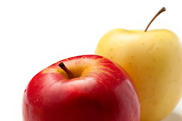 Kırmızı ve sarı elmalar — Stok fotoğraf