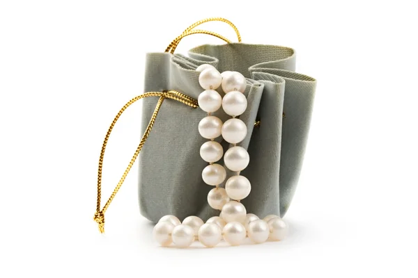 礼品盒和珍珠 — 图库照片